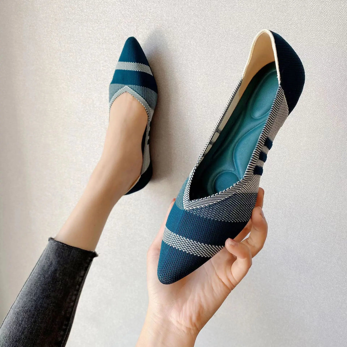 Women's flat shoes 2025 new fashionable patterns with various beautiful colors knitted breathable shoes