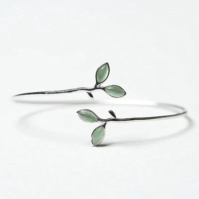 1 handmade tree leaf bracelet with green cat's eye stone - a stylish and elegant accessory, perfect as a gift for your bestie.