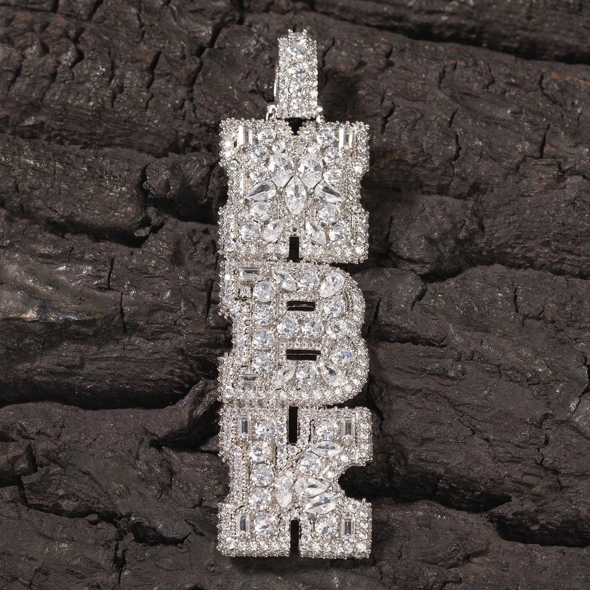 Uwin Custom Vertical Initial Letter Pendant Mixed Inlay Irregular Shape Cubic Zircon NamePlate Necklace Hiphop Jewelry