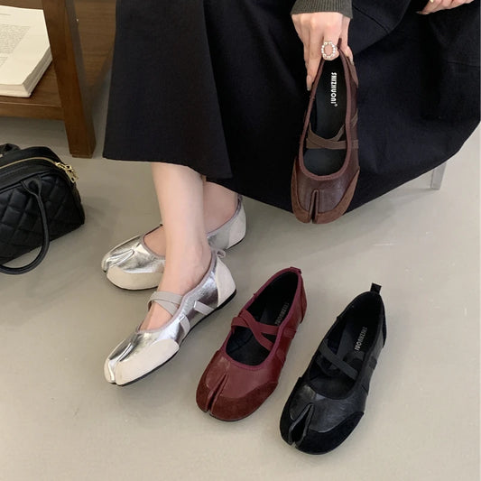 SUOJIALUN Spring New Women Flat Shoes Fashion  Split Toe Shallow Slip On Ladies Elegant Boat Shoes Soft Flat Heel Single Shoes
