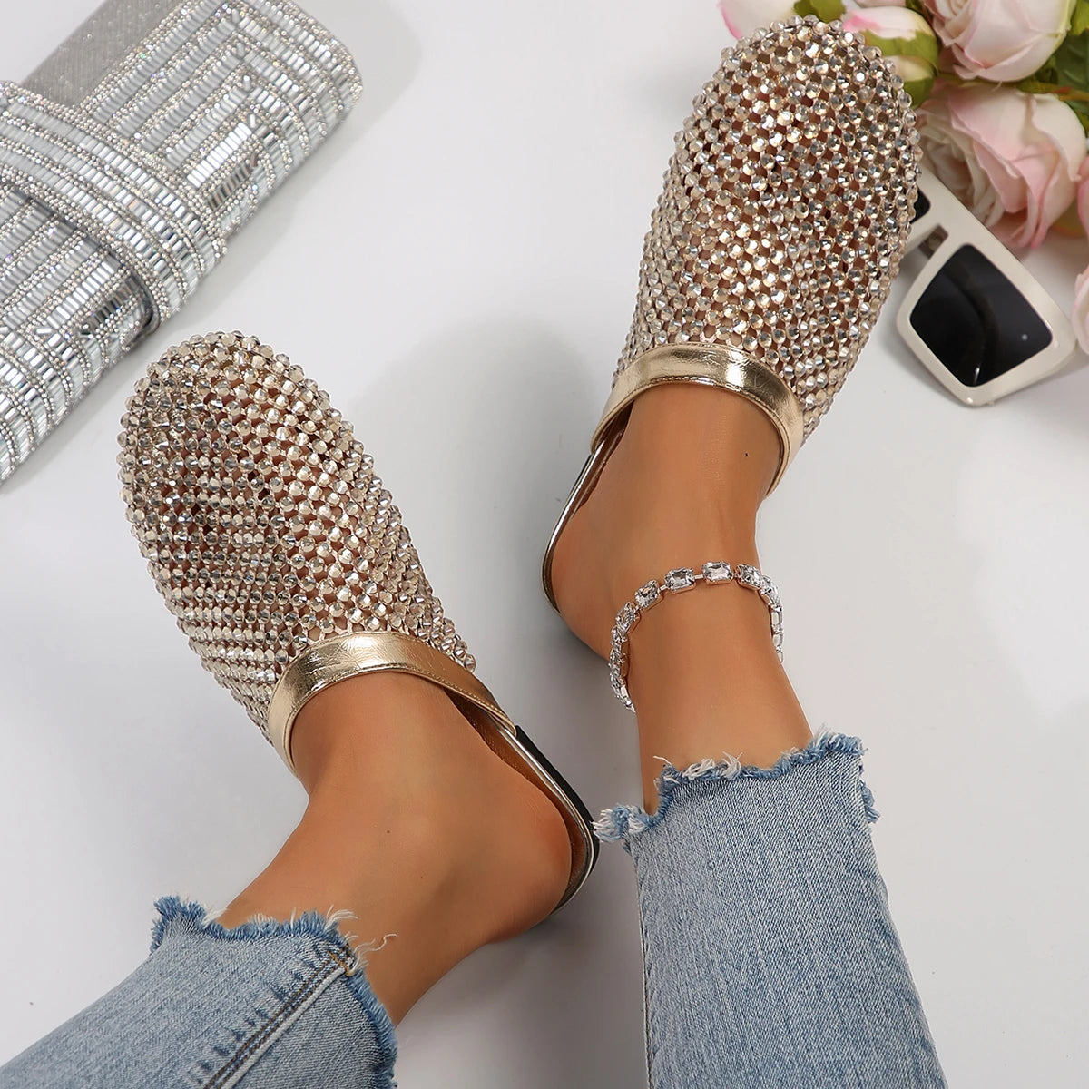 Women-Slippers-Summer-2025-New-Luxury-Brand-Slippers-Lightweight-Round-Head-Shoes-Water-Diamond-Large-Flat-Sandals-Slides-Women
