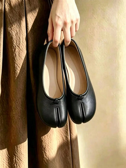 Women Tabi Split‑Toe Ballet Flats Spring Slip‑On Shoes Vintage Soft PU Leather Lightweight Casual Loafers Walking Dress Shoes