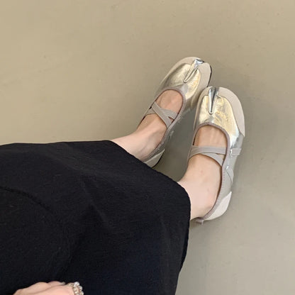 SUOJIALUN Spring New Women Flat Shoes Fashion  Split Toe Shallow Slip On Ladies Elegant Boat Shoes Soft Flat Heel Single Shoes
