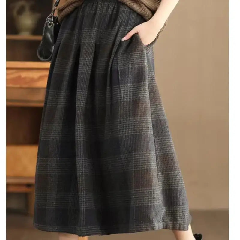 Women's new wool half skirt women's autumn winter skirt youth woven plaid warm A-line skirt girls mid long fashion woolen skirt