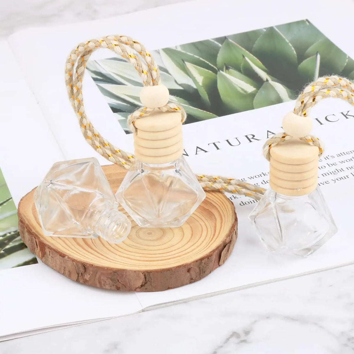 20pcs Car Diffuser Bottle Hanging Car Air Freshener Empty Air Freshener Car Perfume Diffuser Refillable Perfume Bottle（8ml)