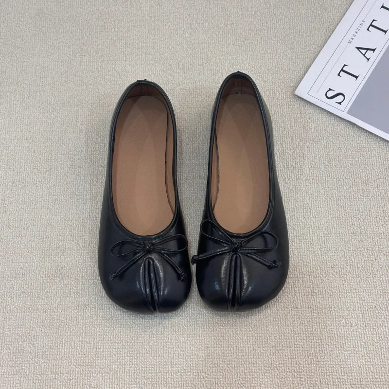 Women Tabi Split‑Toe Ballet Flats Spring Slip‑On Shoes Vintage Soft PU Leather Lightweight Casual Loafers Walking Dress Shoes
