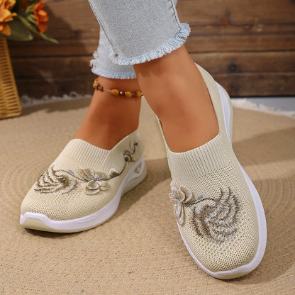 Durable, all-season outdoor women's breathable knit sneakers, lightweight casual walking shoes for spring and summer.