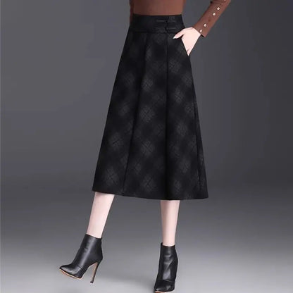 Womens Black Plaid Midi Skirt High Waist A Line Flared Skirt with Pockets Elegant Office Wear
