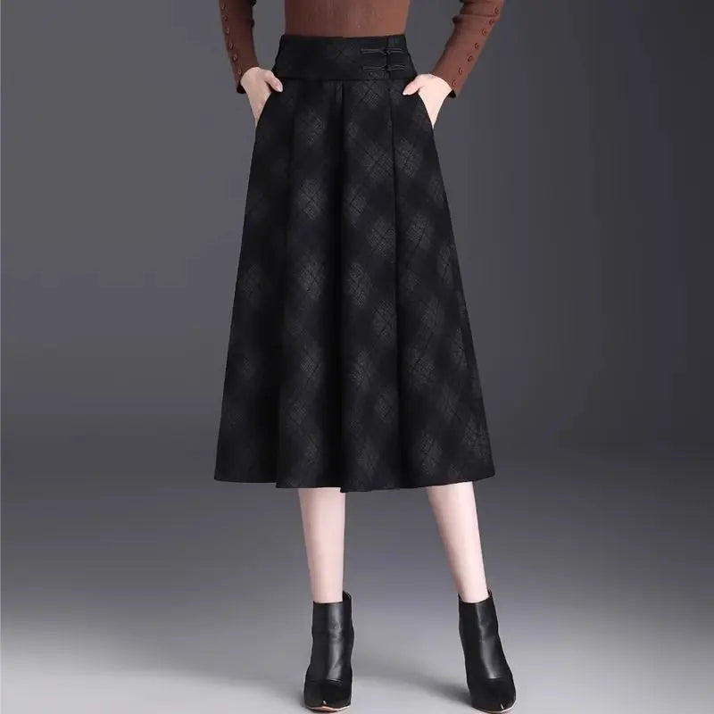 Womens Black Plaid Midi Skirt High Waist A Line Flared Skirt with Pockets Elegant Office Wear