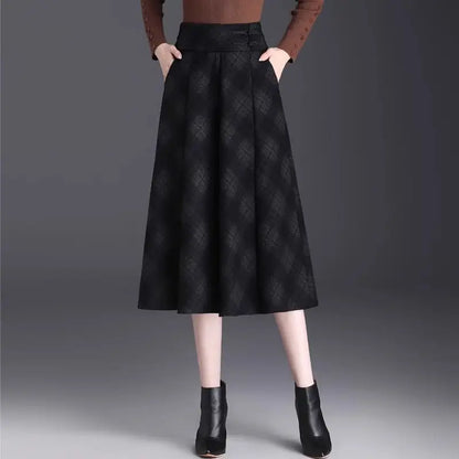 Womens Black Plaid Midi Skirt High Waist A Line Flared Skirt with Pockets Elegant Office Wear