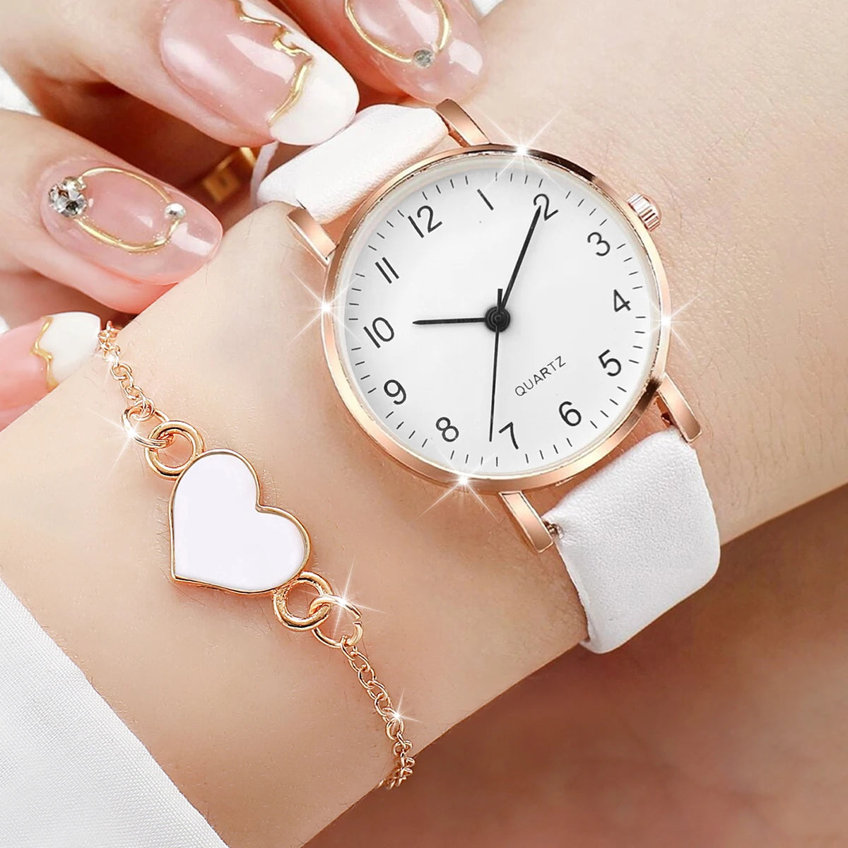 4PCS/Set Fashion Small Arabic Dial Women's Quartz Watch Leather Band Wrist Watches Heart Bracelets Set（Without Box）