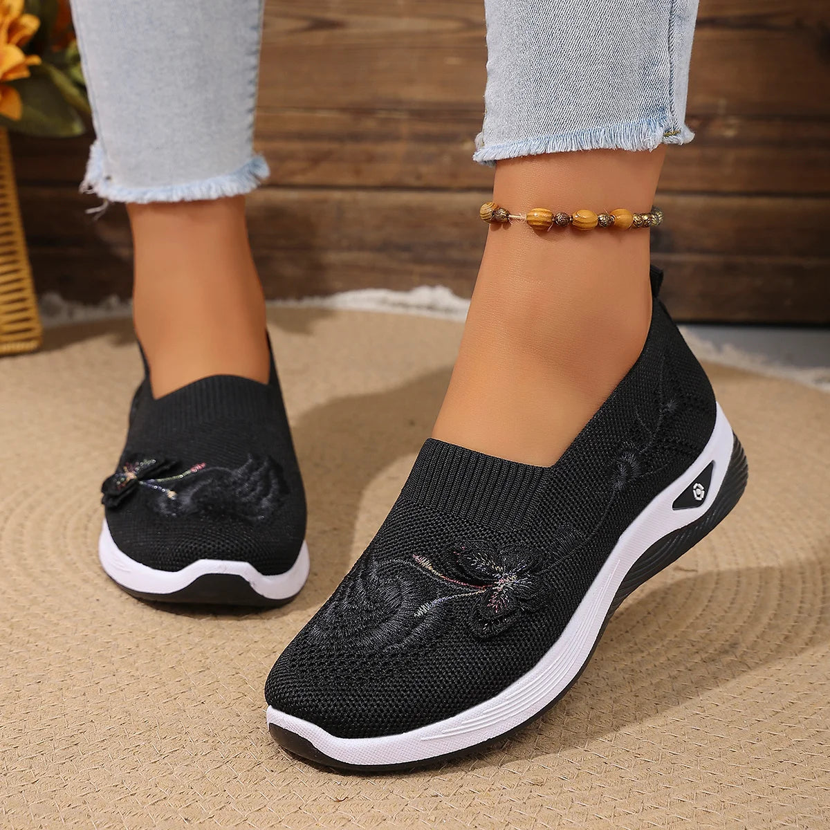 Durable, all-season outdoor women's breathable knit sneakers, lightweight casual walking shoes for spring and summer.