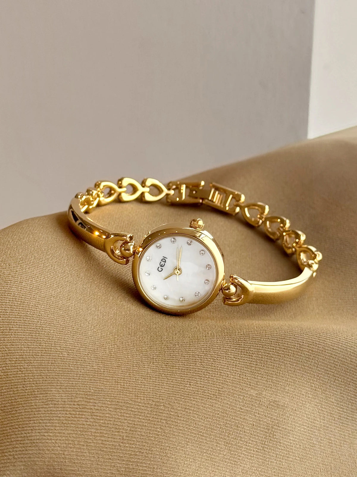 GEDI Women's Watch Vintage Half-Bracelet Style Luxury-inspired Small Round Dial Waterproof Quartz Women's Watches Gift for Women