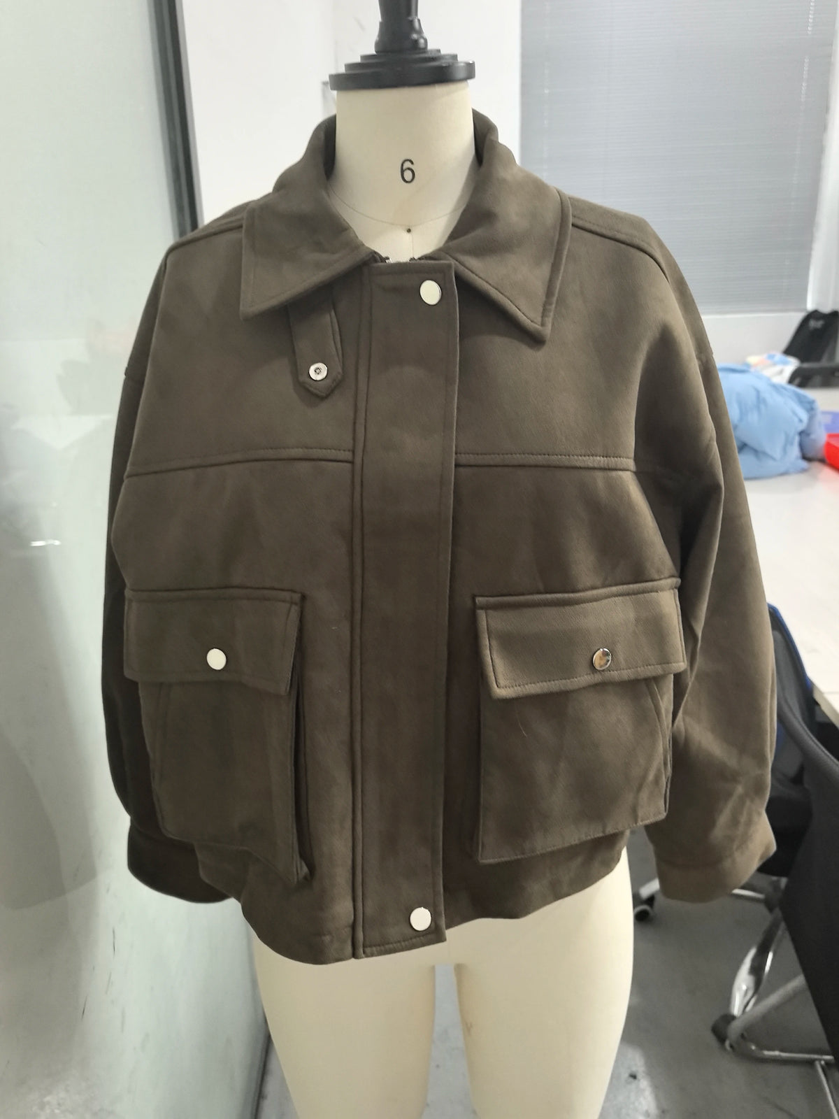 Women's Cropped Bomber Jacket Stand Collar Zipper Patch Pocket Rib Trim Long Sleeve Short Coat Vintage 2026 Autumn Casual Outfit