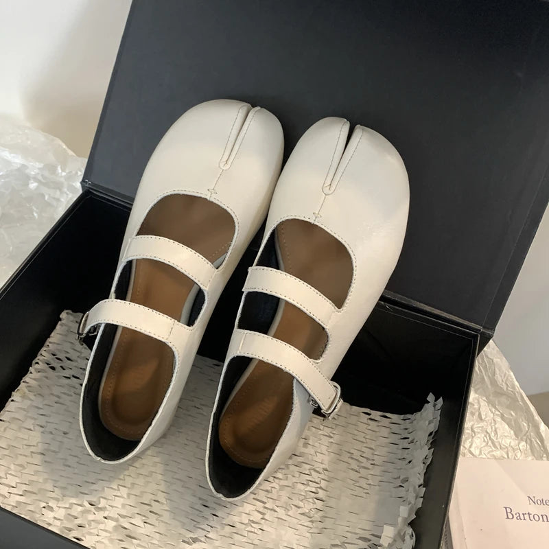SUOJIALUN Autumn Women Flat Shoes Fashion Split Toe Flat Heel Laofer Shoes Shallow Soft Leather Casual Outdoor Mary Jane Shoes