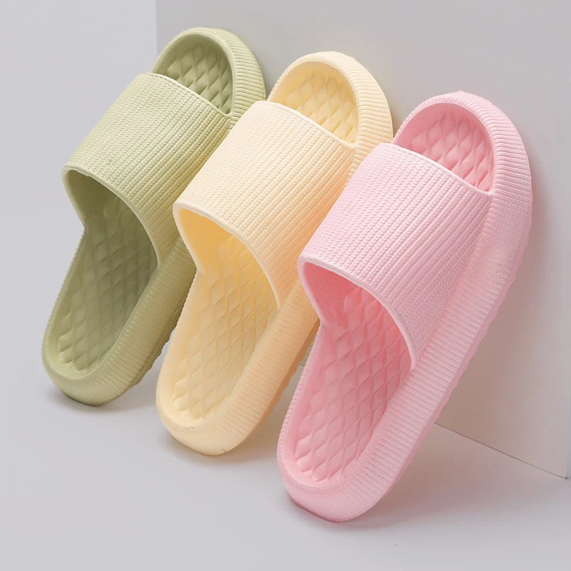Summer Platform Slippers for Women Lightweight Non-slip Cloud Bathroom Slides Woman Comfortable Soft Sole Beach Slippers 2024