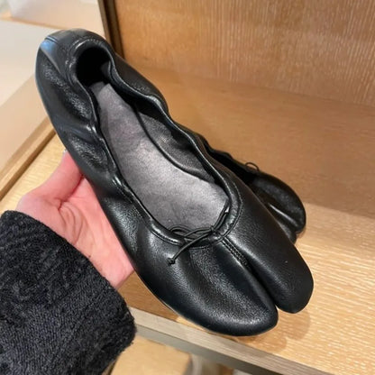 2026 New Elegant Split-Toe Tabi Flats Women's Premium Soft Leather Bow Knot Soft Sole Ballet Shoes Versatile Daily & Date Shoes