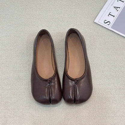 Women Tabi Split‑Toe Ballet Flats Spring Slip‑On Shoes Vintage Soft PU Leather Lightweight Casual Loafers Walking Dress Shoes