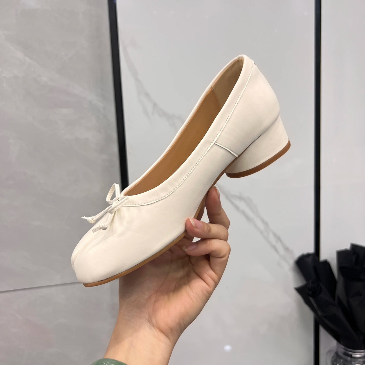 Split Toe 3cm Heel Tabi Shoes Slip On Leather Comfy Shoes Soft Bottom Solid Ladies Moccasins with Bowknot