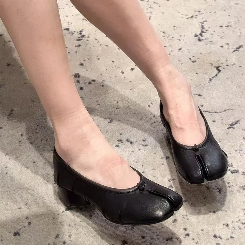 New Summer Microfiber Leather Split Toe Women Pumps Fashion Pleated Designer Low Heeled Tabi Soft Soles Loafers Casual Shoes