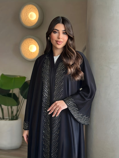 عباءة كارديجان فضفاضة بتصميم أنيق للمرأة العربية في رمضان، بتفاصيل ماسية مجعدة ولون أسود من موضة دبي