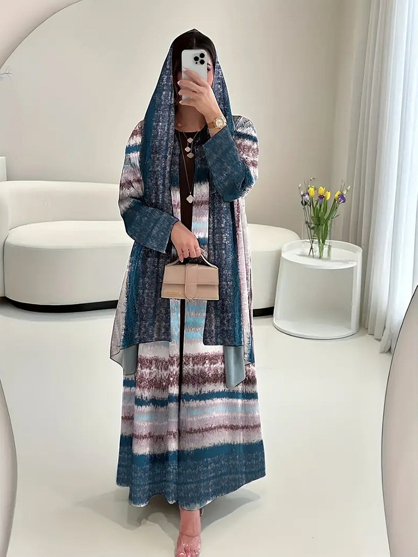 عبوات أنيقة وعصرية للنساء في الشرق الأوسط، بتصاميم كاملة الجسم وأكمام طويلة وغطاء رأس، مثالية للارتداء اليومي